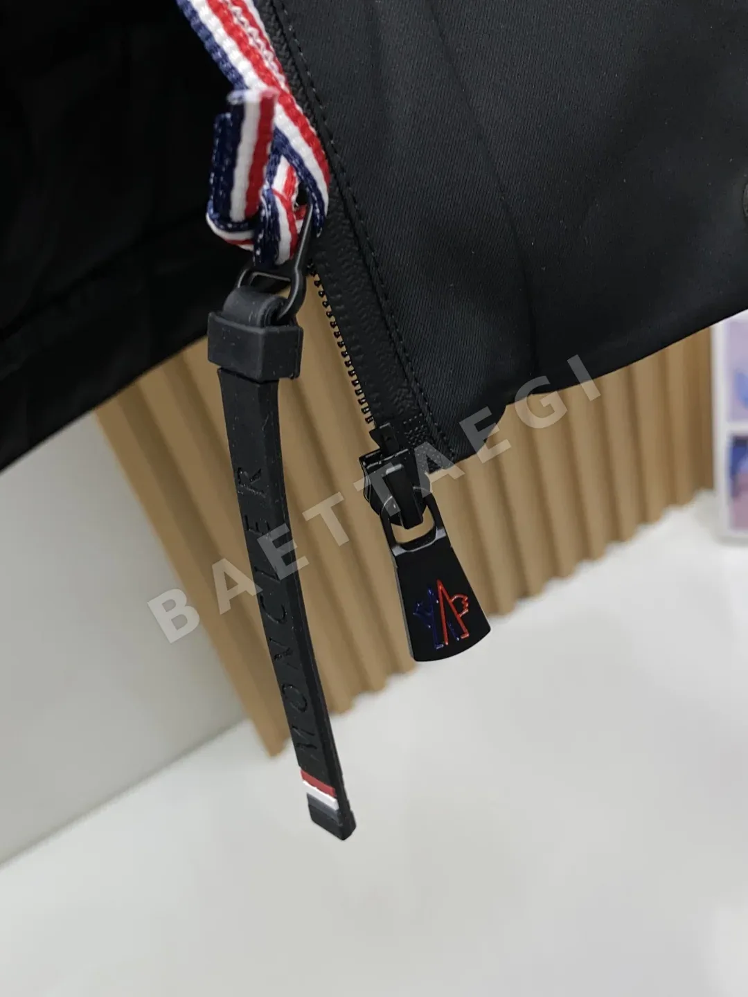 몽클레르 남성 패딩 상세 이미지 6