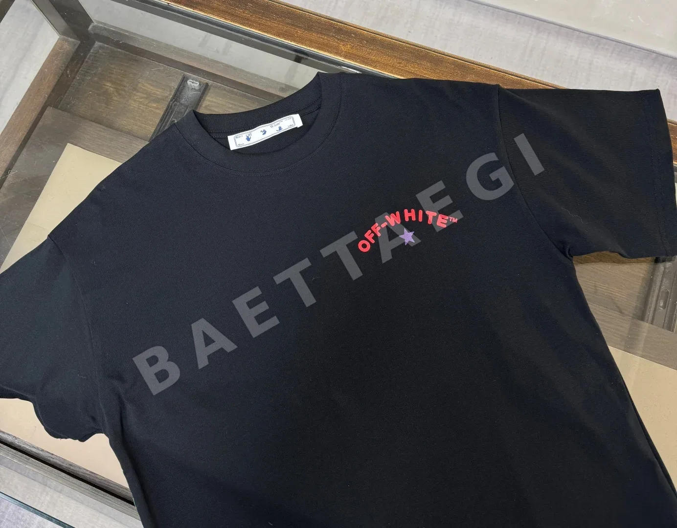 오프화이트 반팔 티셔츠 상세 이미지 4