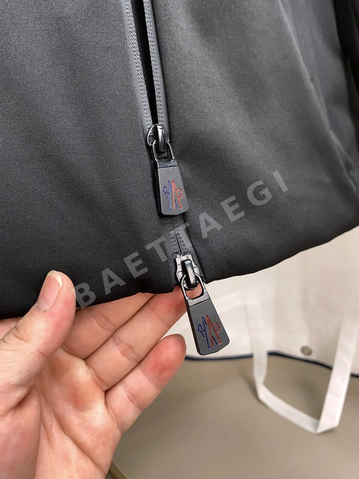몽클레르 고어텍스 후드 그레노블 패딩 재킷 상세 이미지 5