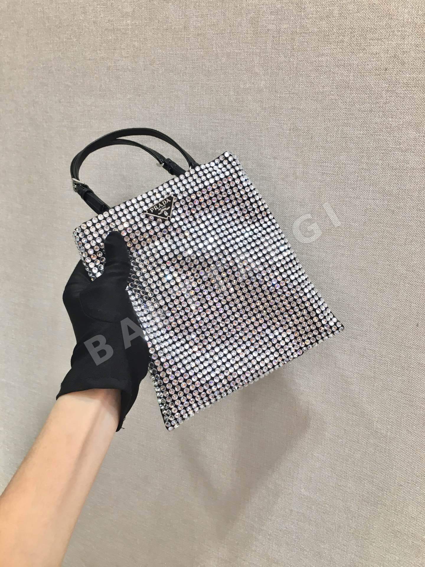 프라다 라인스톤 메시 체인백 가방 상세 이미지 4