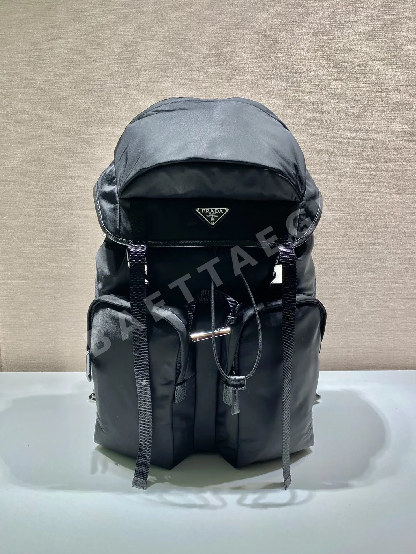 프라다 나일론 플랩 버클 백팩 2VZ019 상세 이미지 2