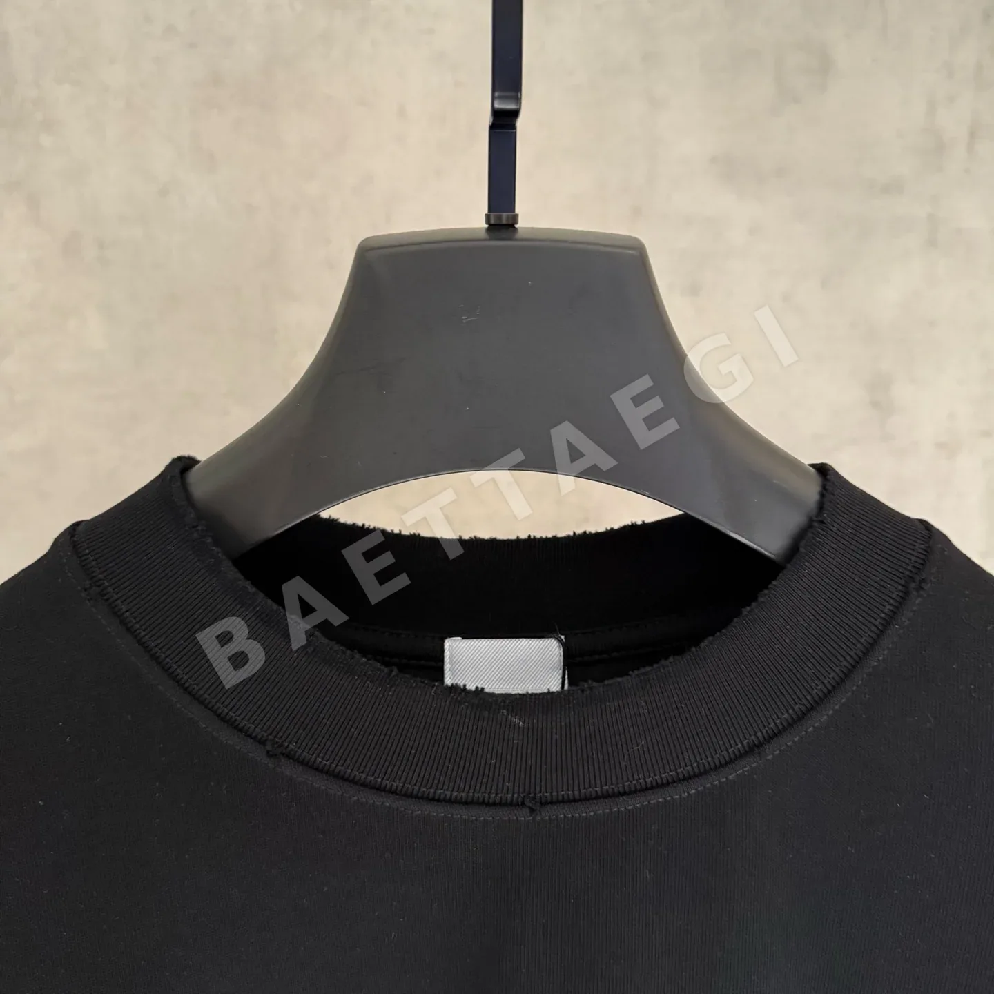 버버리 UV 변화 자수 남성 반팔 티셔츠 상세 이미지 6