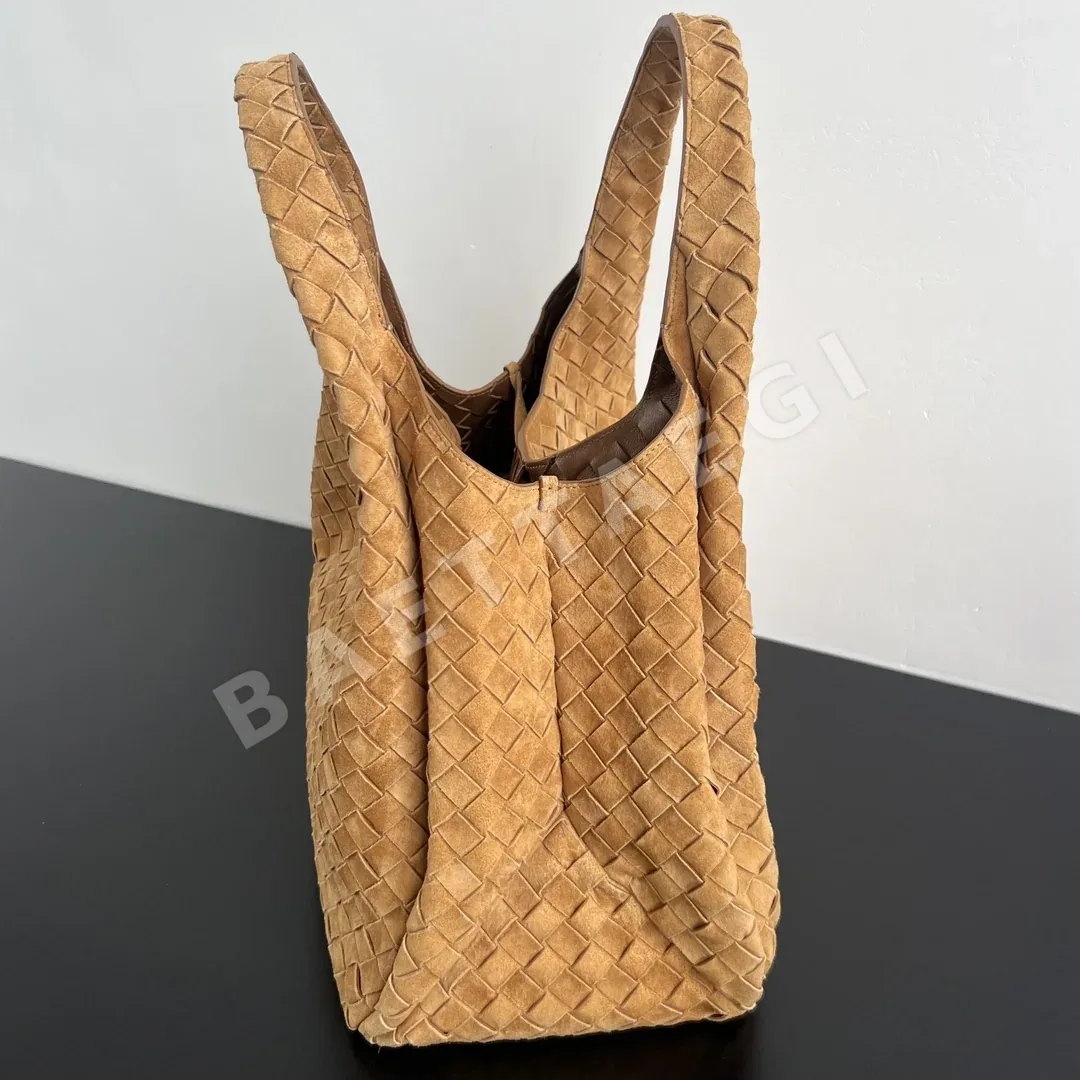 보테가베네타 스웨이드 캄파나 드로스트링 핸드백 상세 이미지 3