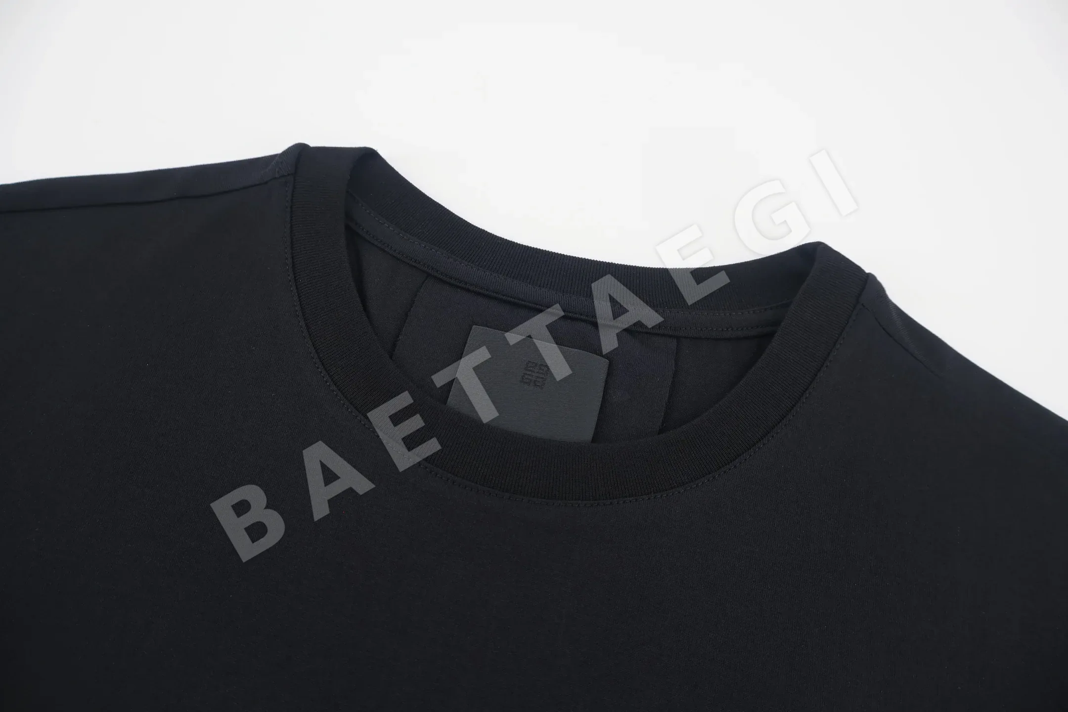 지방시 자수 로고 반팔 티셔츠 상세 이미지 3