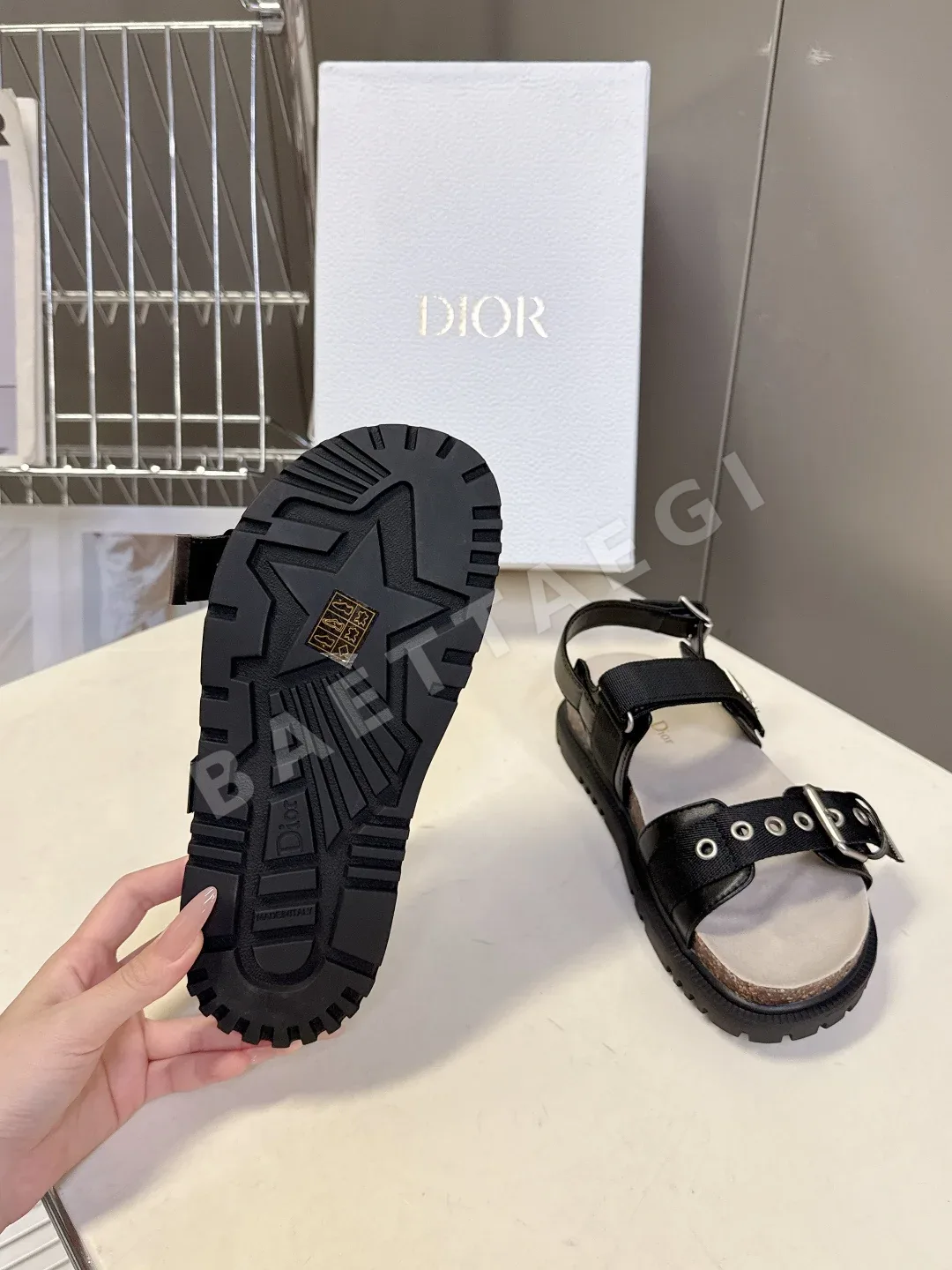 디올 더블 버클 플랫폼 샌들 상세 이미지 9