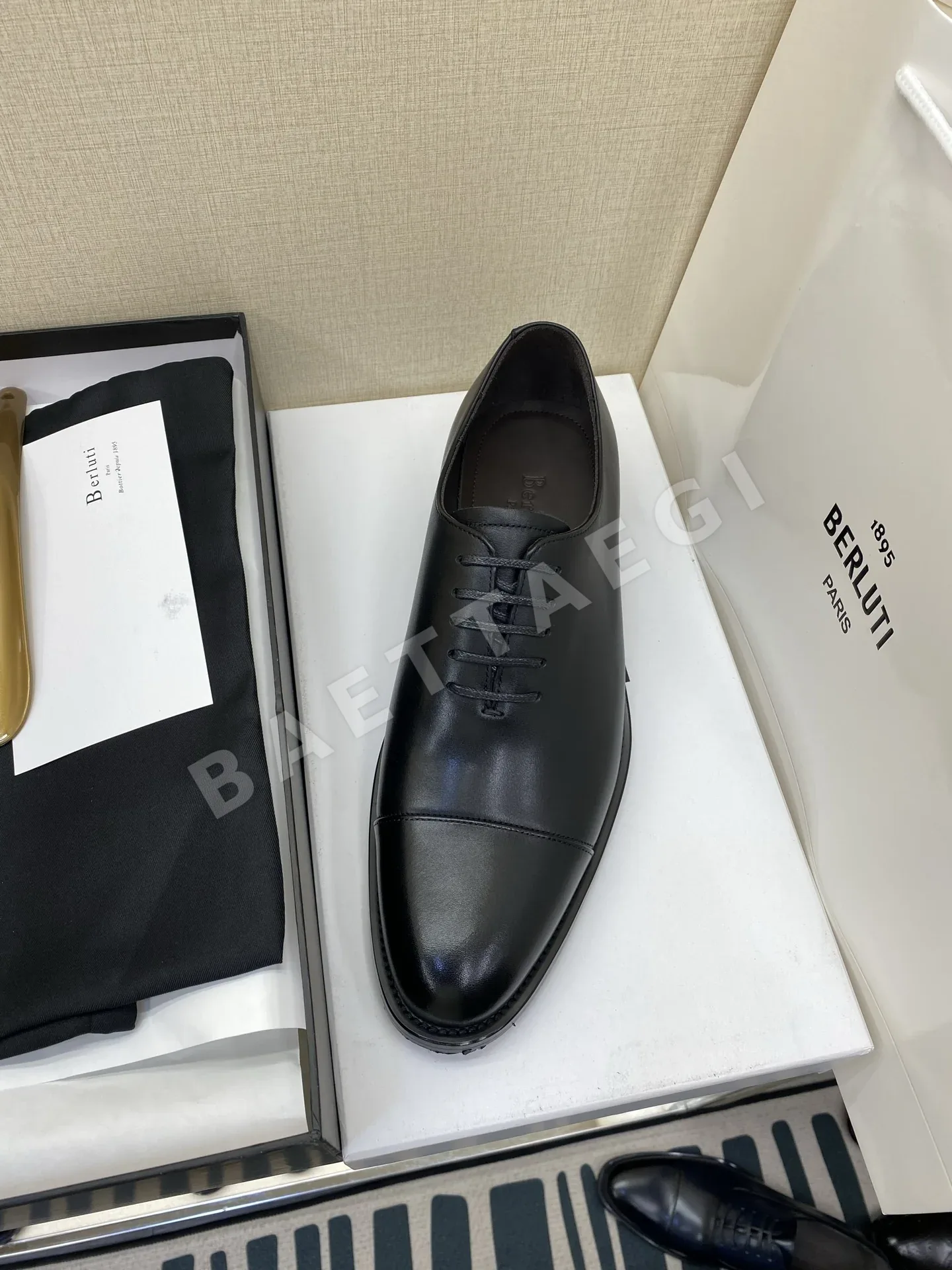 벨루티 로퍼 가죽 하이글로스 상세 이미지 4