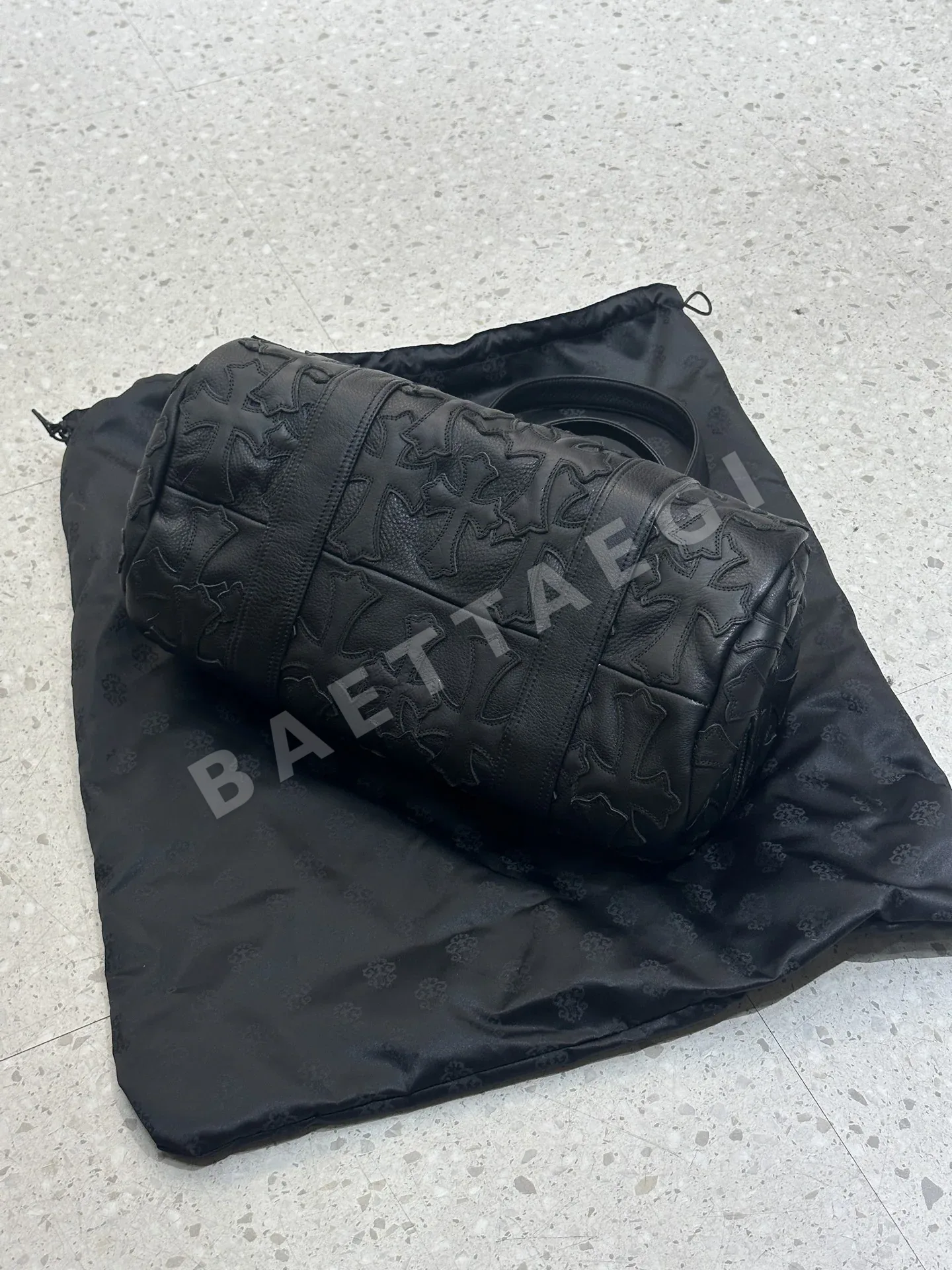 크롬하츠 블랙 레더 크로스 토트백 상세 이미지 3