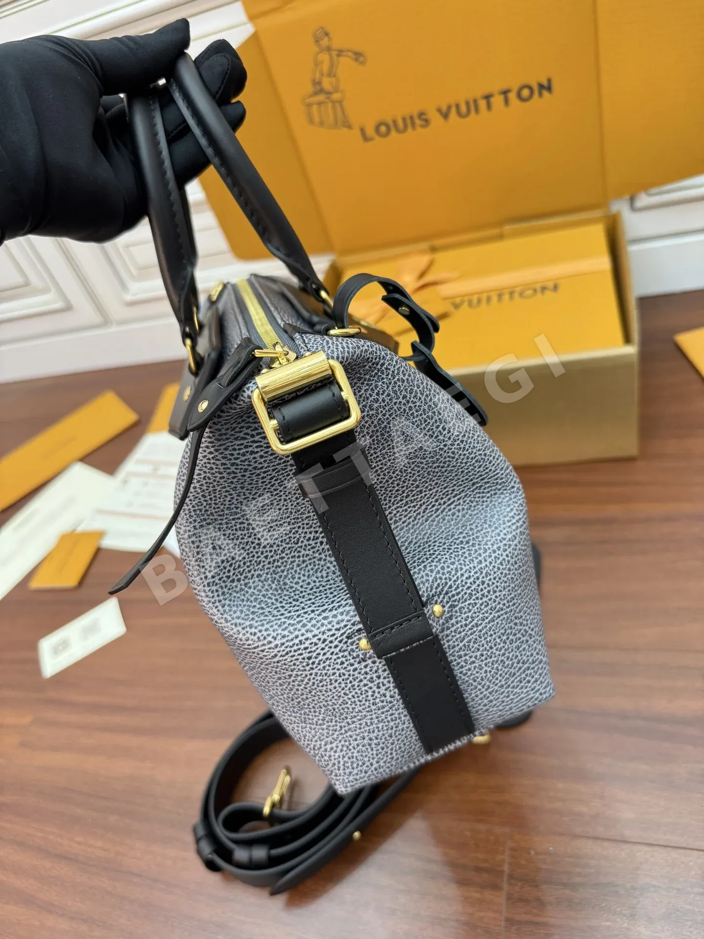 루이비통 M14702 가방 상세 이미지 9