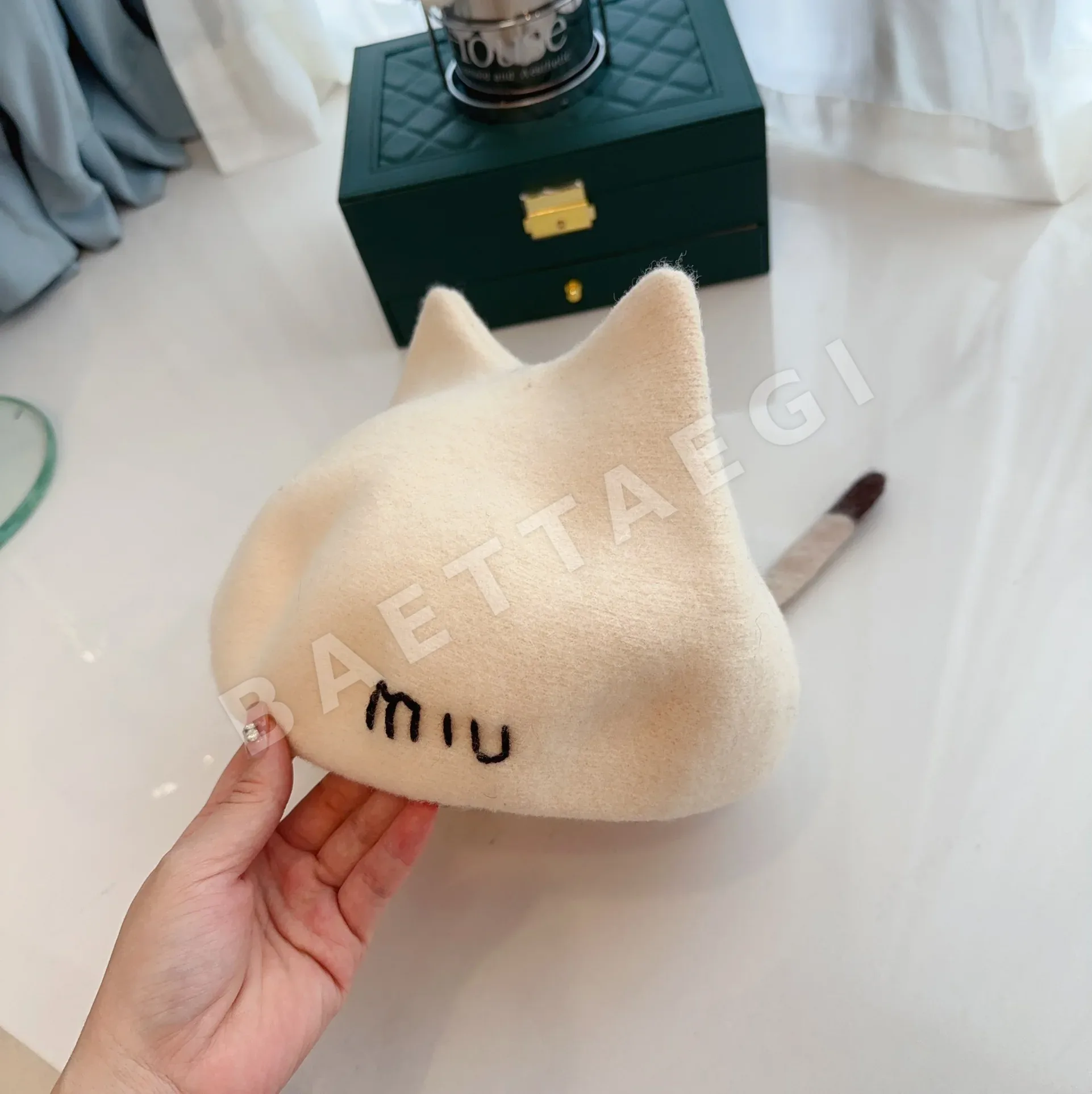 미우미우 모자 81077 Miu Miu Cap 상세 이미지 4