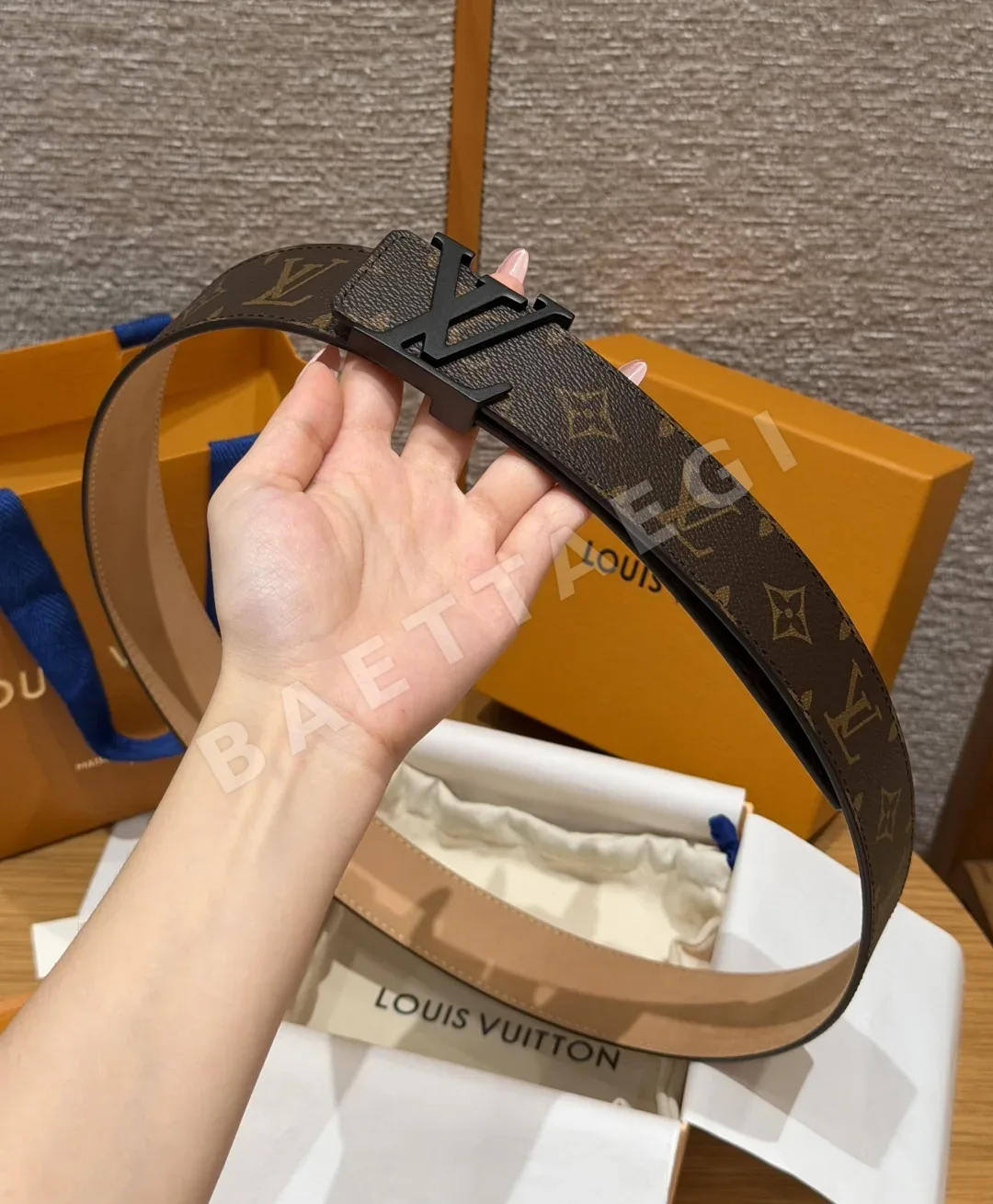 루이비통 이니셜 40mm 리버시블 벨트 상세 이미지 4