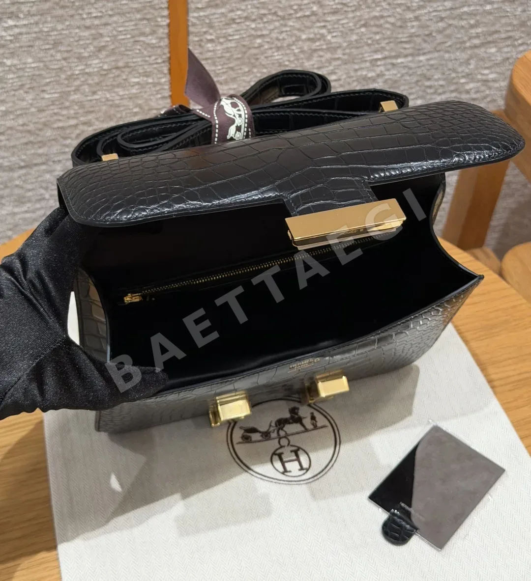 에르메스 콘스탄스 앨리게이터 가죽 지갑 상세 이미지 6