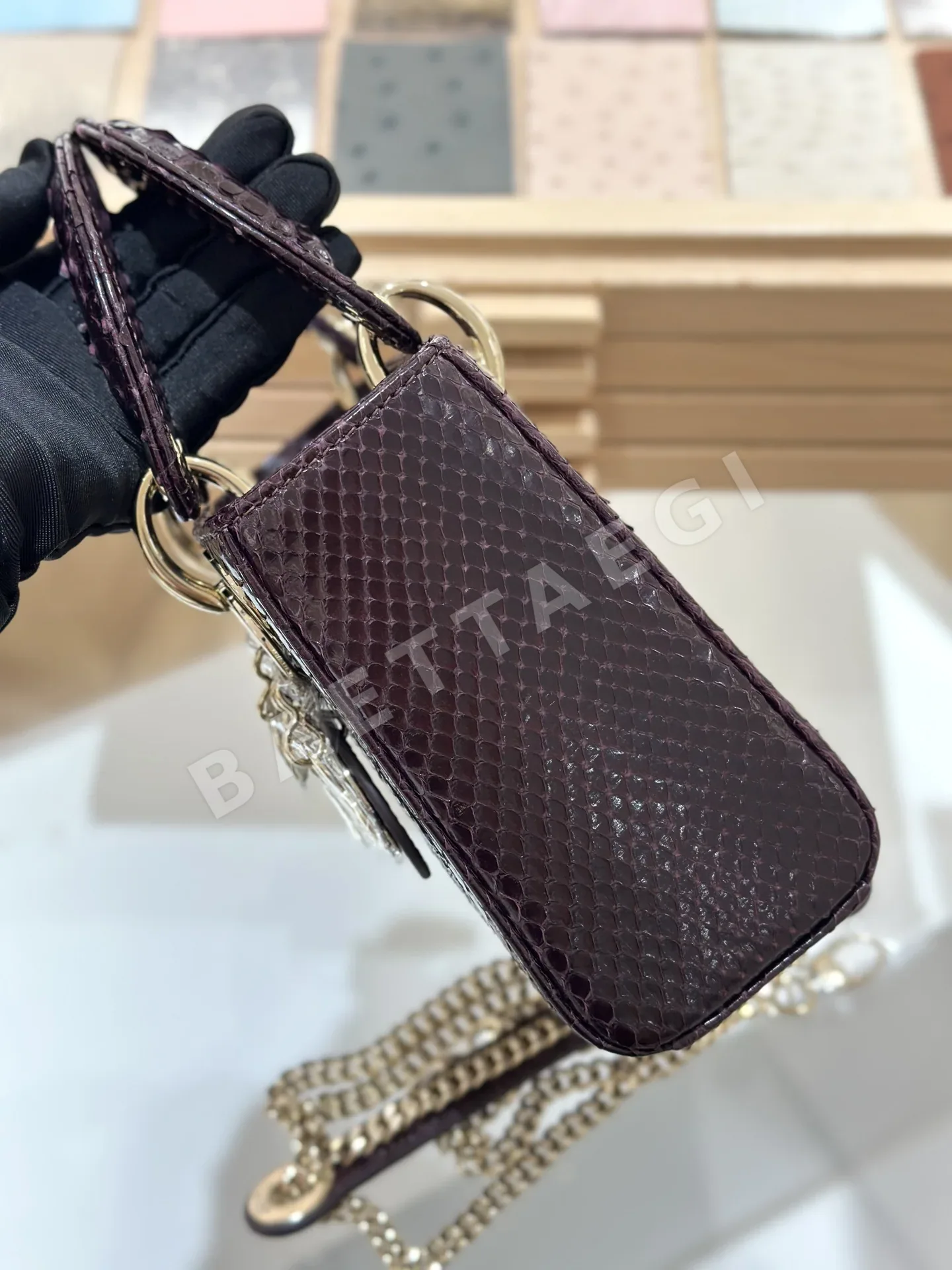 디올 라이코 스네이크스킨 마룬 가방 상세 이미지 4