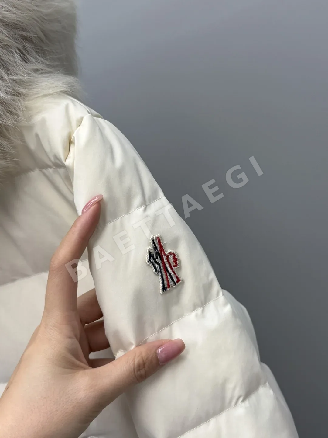 몽클레르 라무라 퍼카라 숏 패딩 여성용 상세 이미지 5