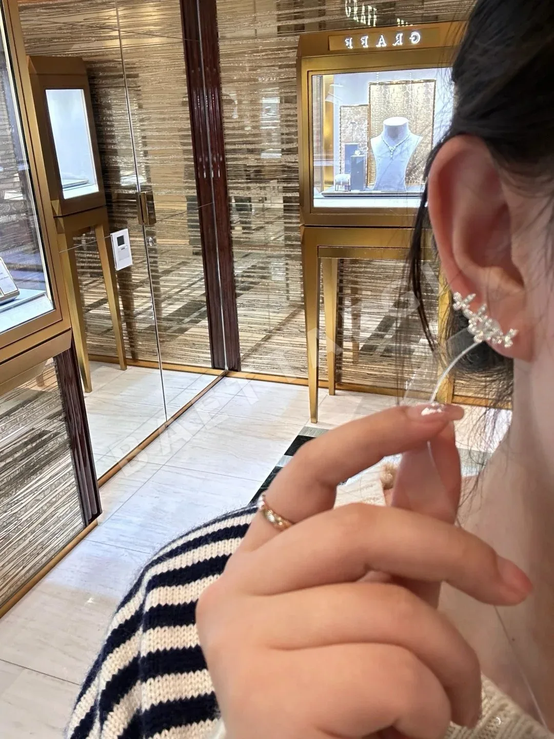 그라프 팬텀 버터플라이 다이아몬드 귀걸이 상세 이미지 2