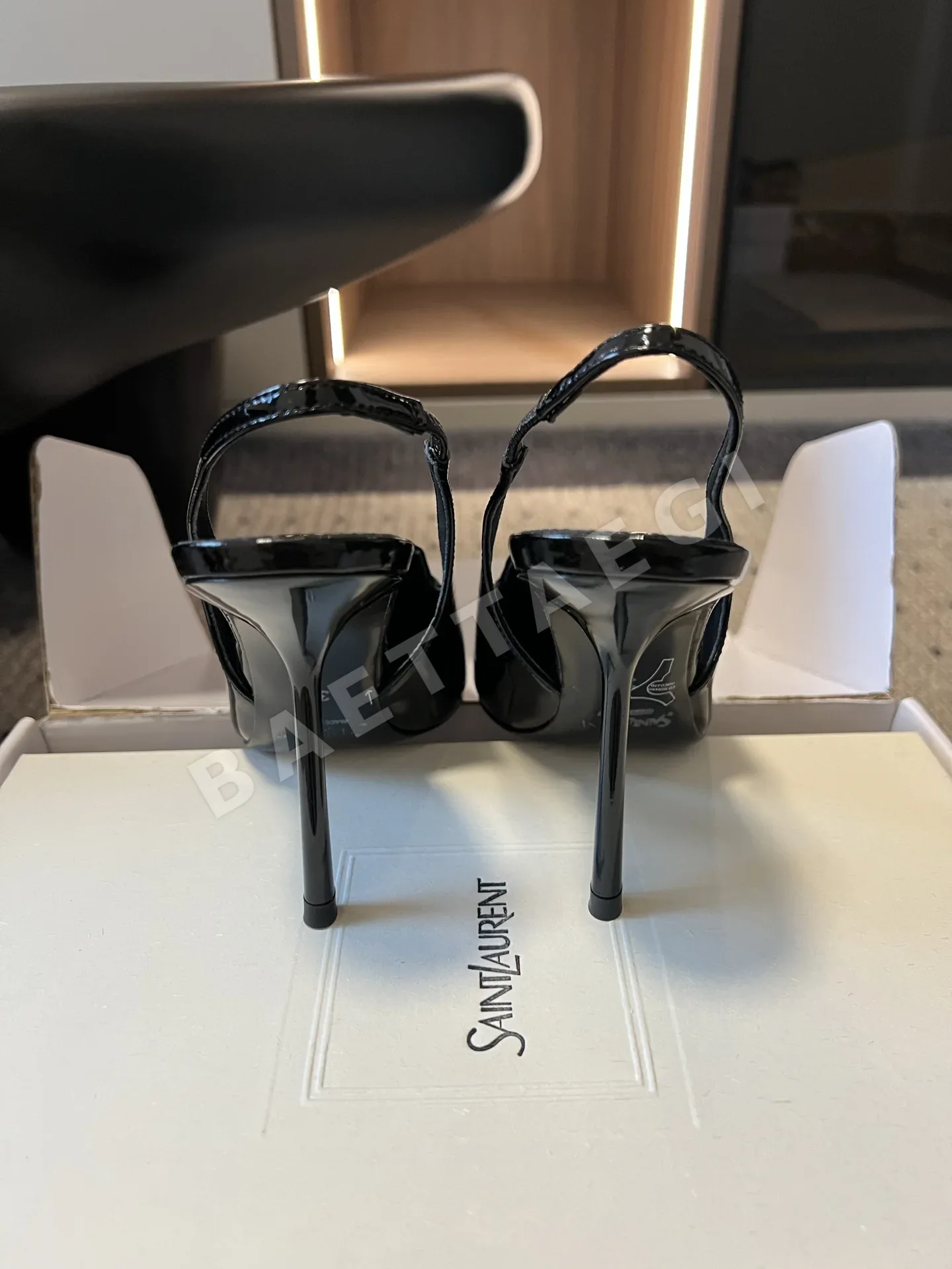 생로랑 YSL 포인티드 토 오픈 백 스틸레토 샌들 상세 이미지 9