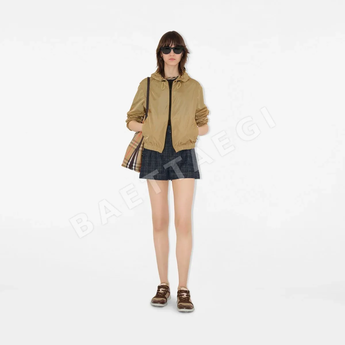 버버리 경량 나일론 프린트 후드 자켓 상세 이미지 2
