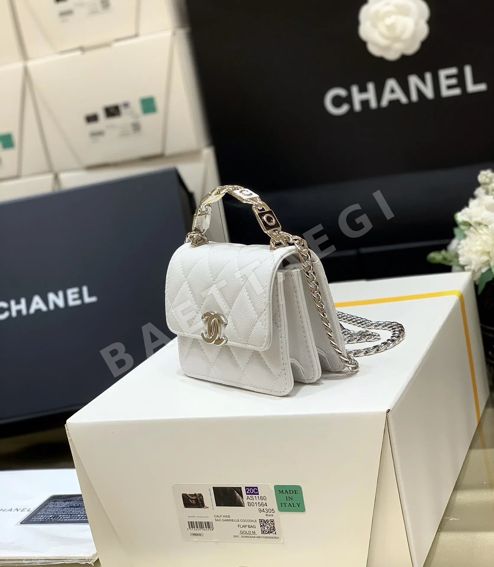 샤넬 스몰 에나멜 크로스바디백 A92993 상세 이미지 4