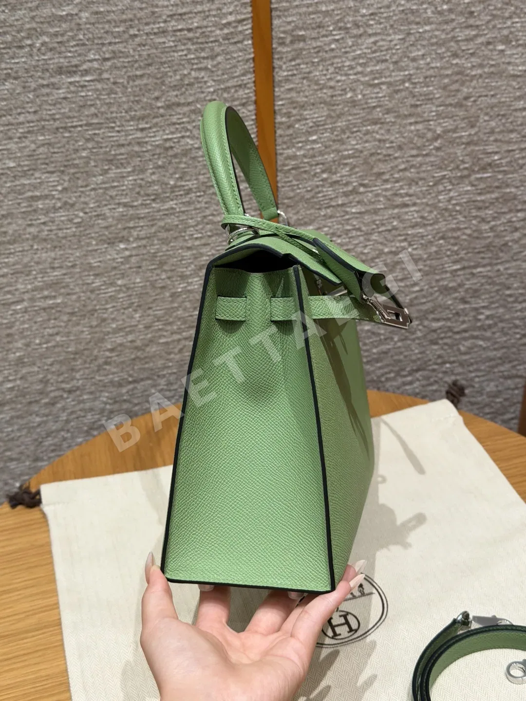 에르메스 켈리 25 크리스피 그린 가방 상세 이미지 2