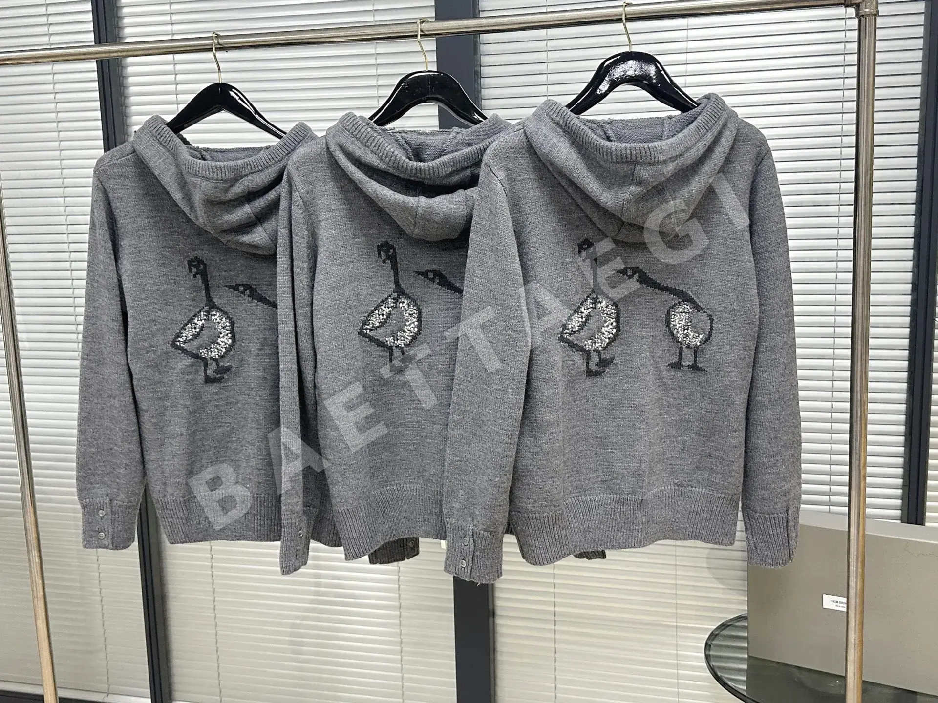 톰브라운 화이트 남성 후드 레플리카 46735 Thom Browne 상세 이미지 5