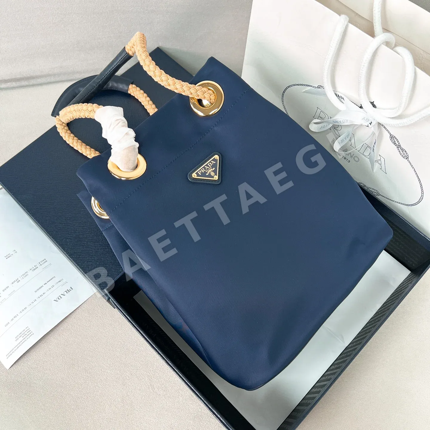 프라다 나일론 버킷백 1BE082