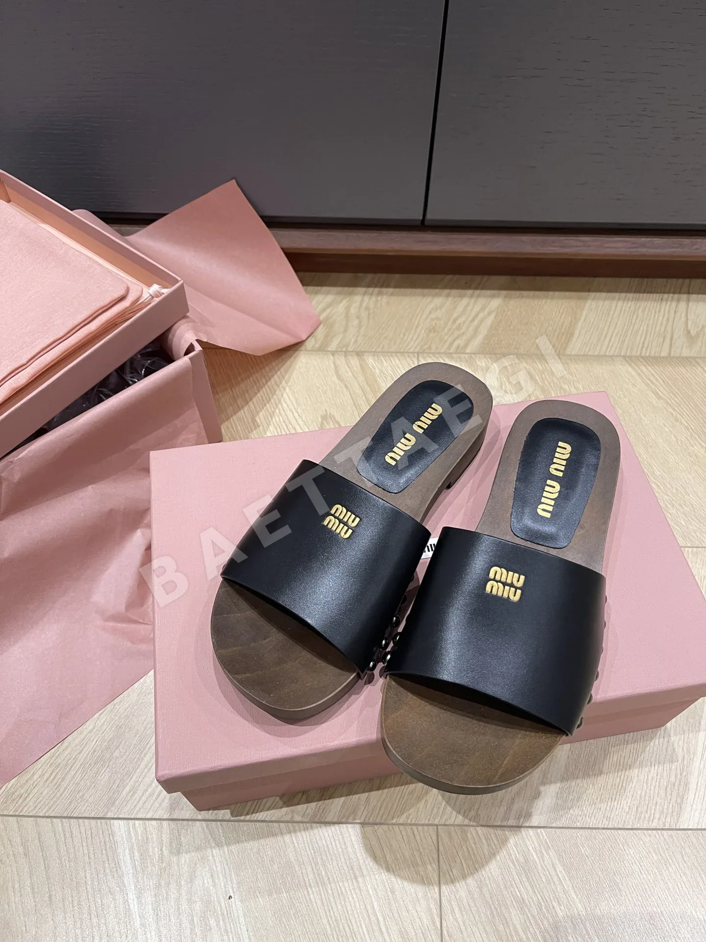 미우미우 나무 클로그 샌들 24132