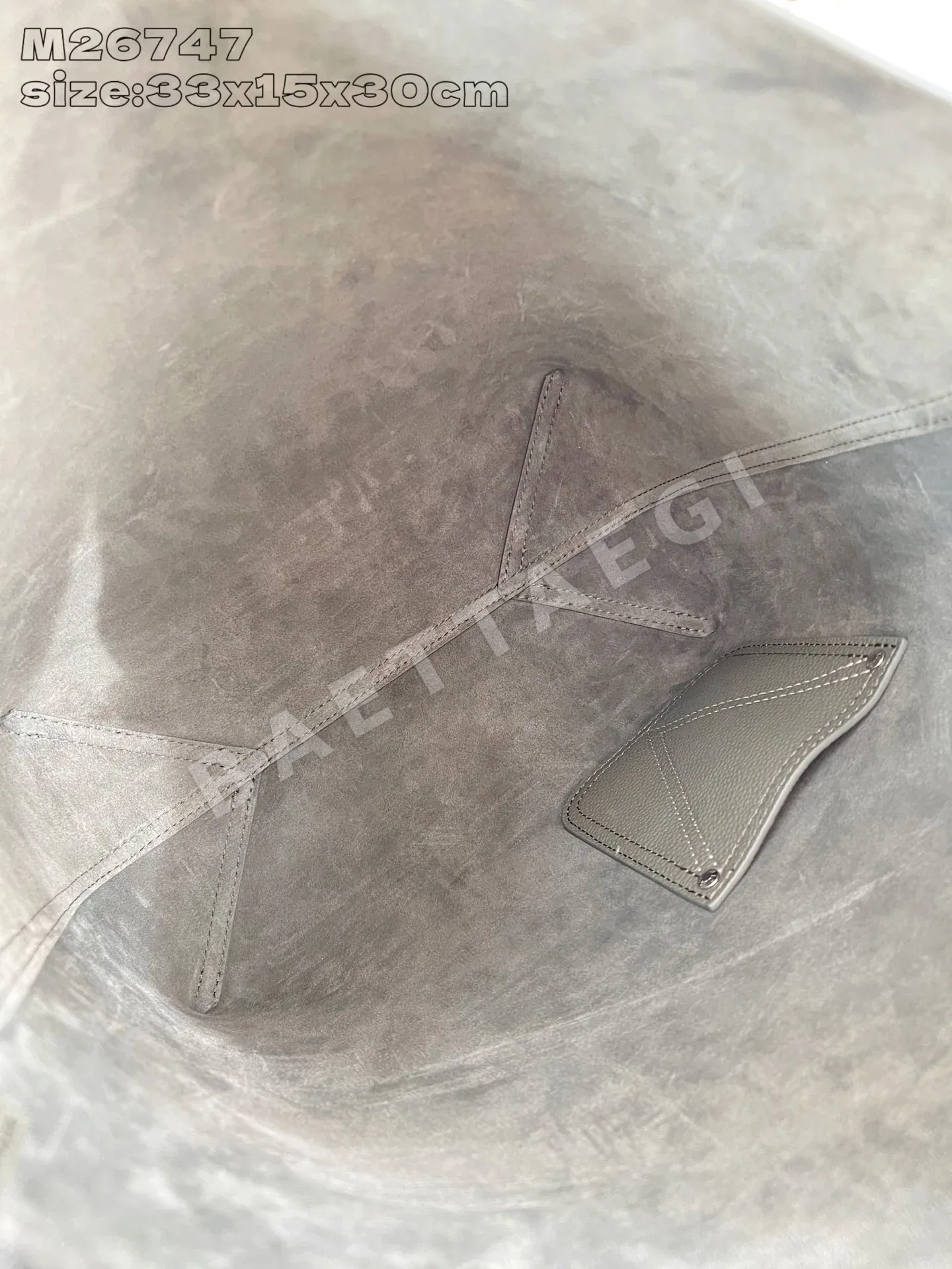 루이비통 베르소 카프스킨 스웨이드 파우치 핸드백 M26747 상세 이미지 9