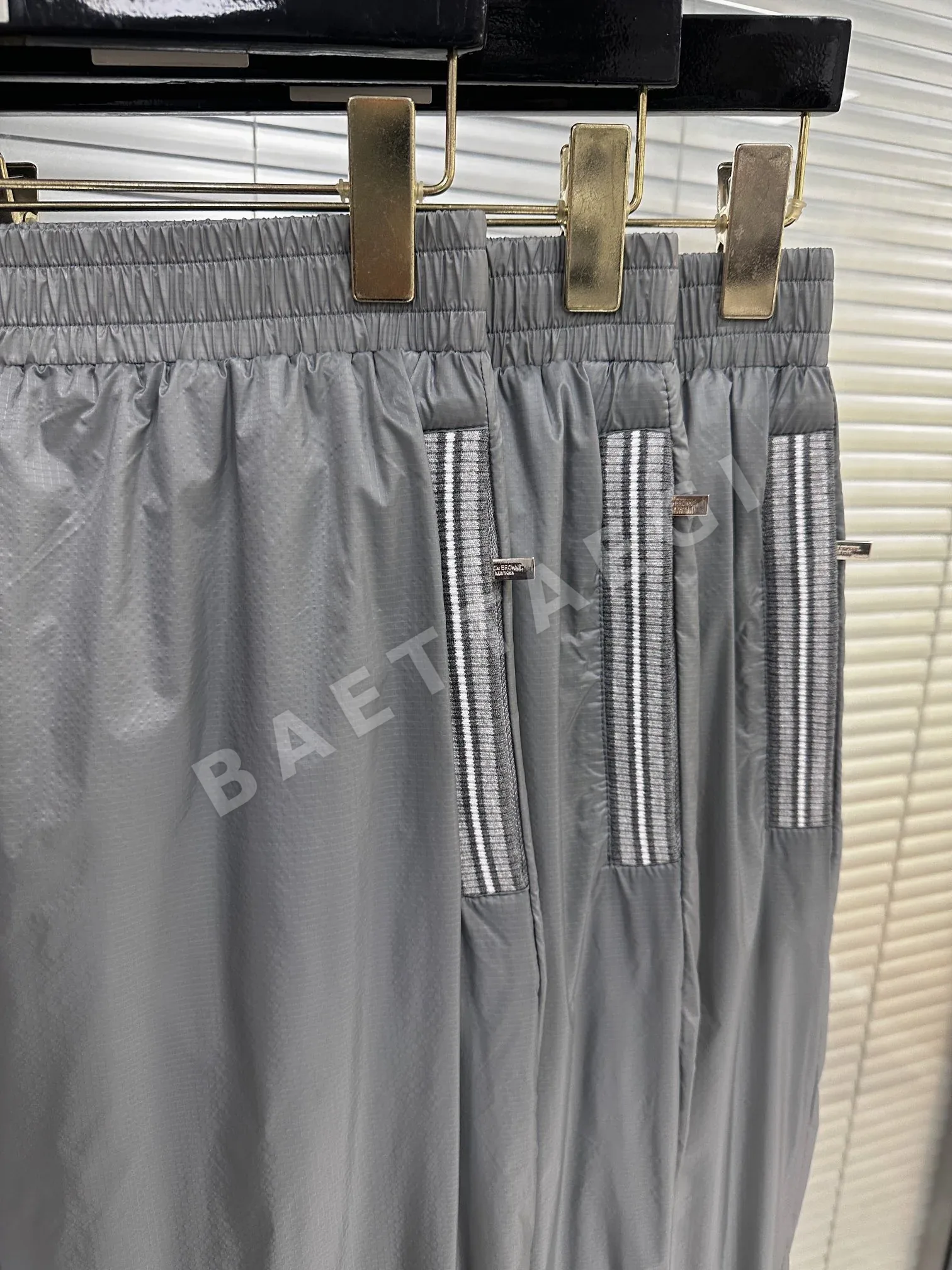 톰브라운 체크 리브 메시 포켓 남성 나일론 팬츠 상세 이미지 7