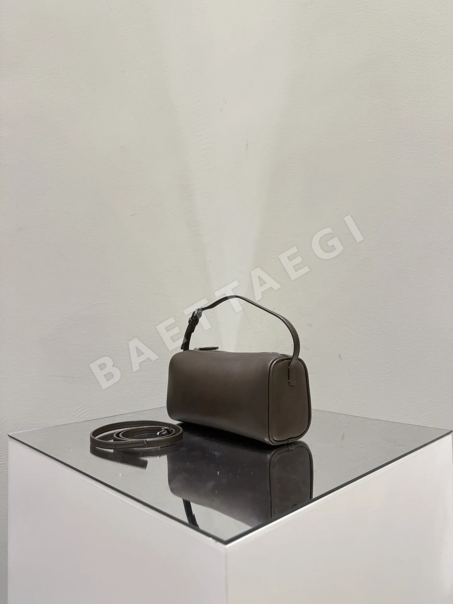 더로우 은색 버클 여성 펜홀더백 가방 상세 이미지 2