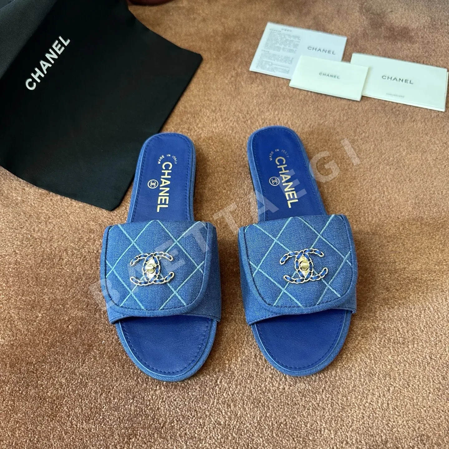 샤넬 더블 C 로고 플랫슈즈 55368