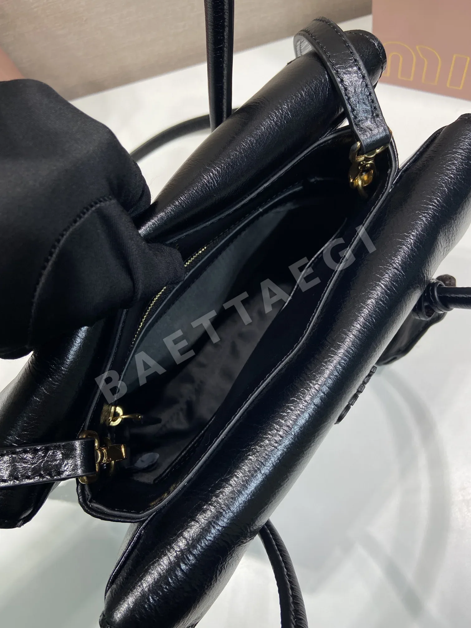 미우미우 카프스킨 핸드백 5BA302 상세 이미지 8