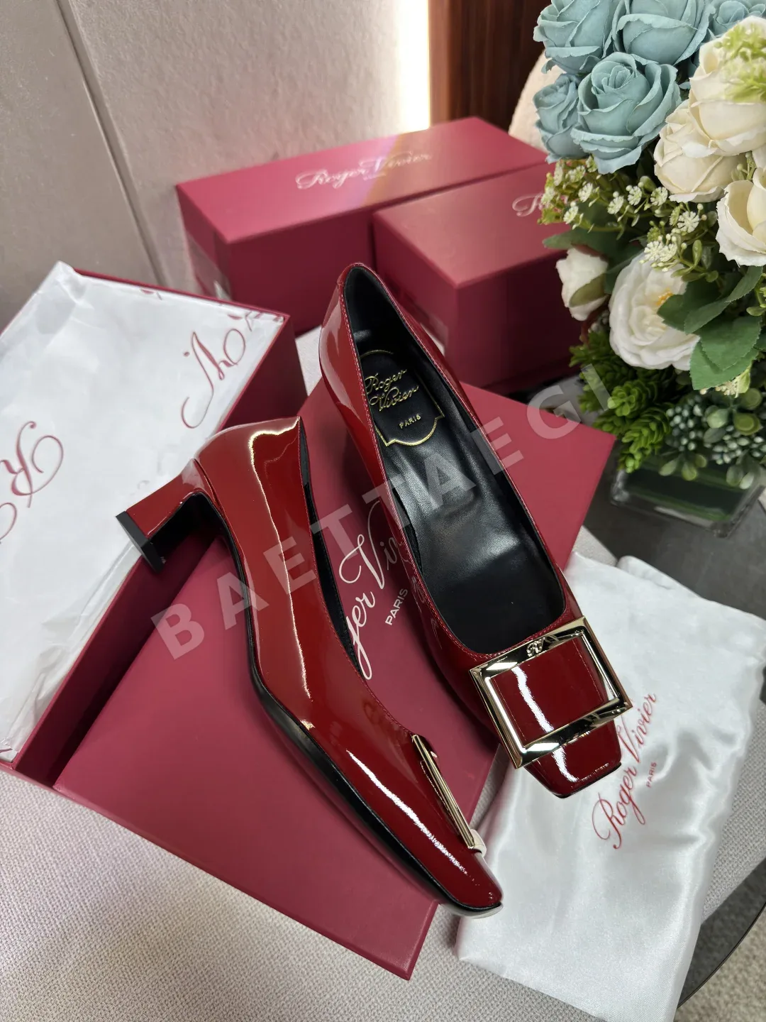로저비비에 스퀘어 버클 로우컷 여성 신발 상세 이미지 2