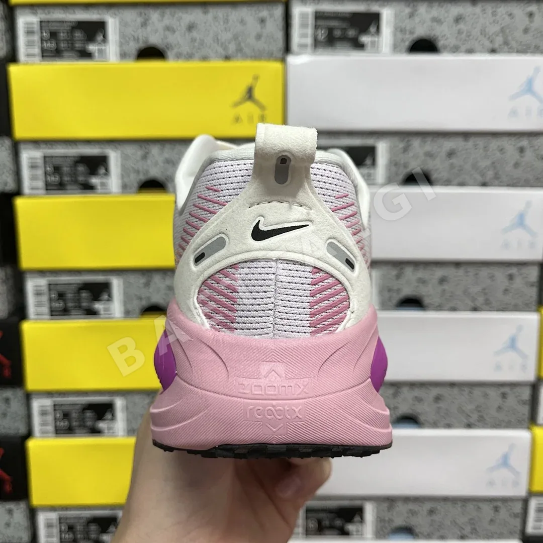 나이키 줌 보메로 18 HM6804-105 201104 Nike Zoom Vomero 18 상세 이미지 6