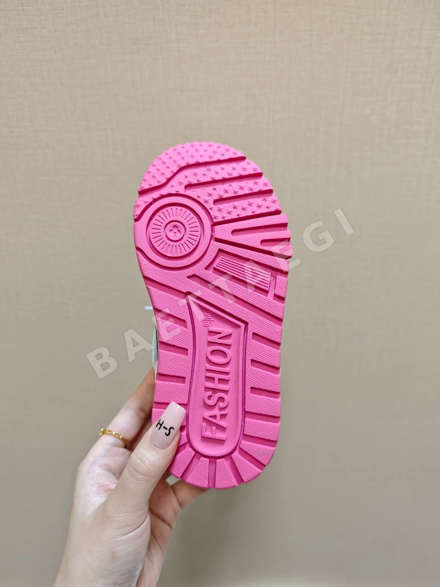 루이비통 LV 트레이너 스니커즈 로고 상세 이미지 6