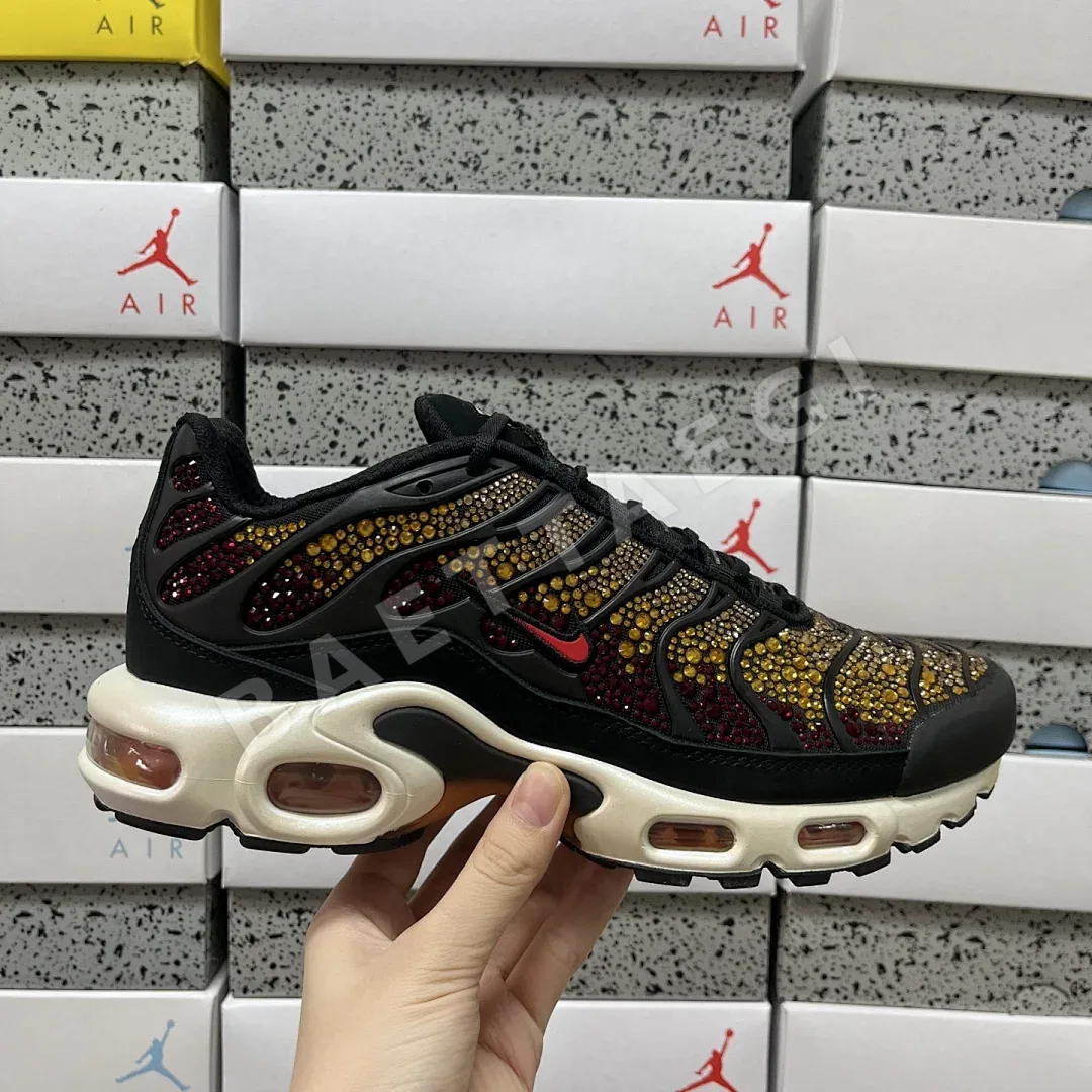 나이키 [DF] 에어 맥스 플러스 블랙 레드 FZ9042-001 201082 Nike Air Max Plus Swarovski Sunset 상세 이미지 7
