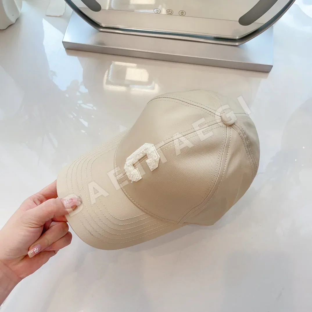 셀린느 밀크티 컬러 야구모자 상세 이미지 2