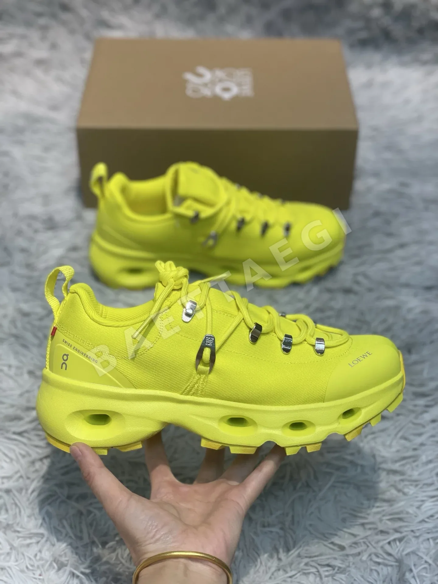ON 퓨어 오리지널 하이킹 슈즈 102661