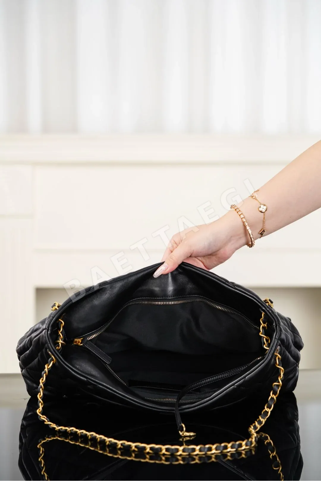 샤넬 검은 염소가죽 퀼팅 체인 가방 상세 이미지 9