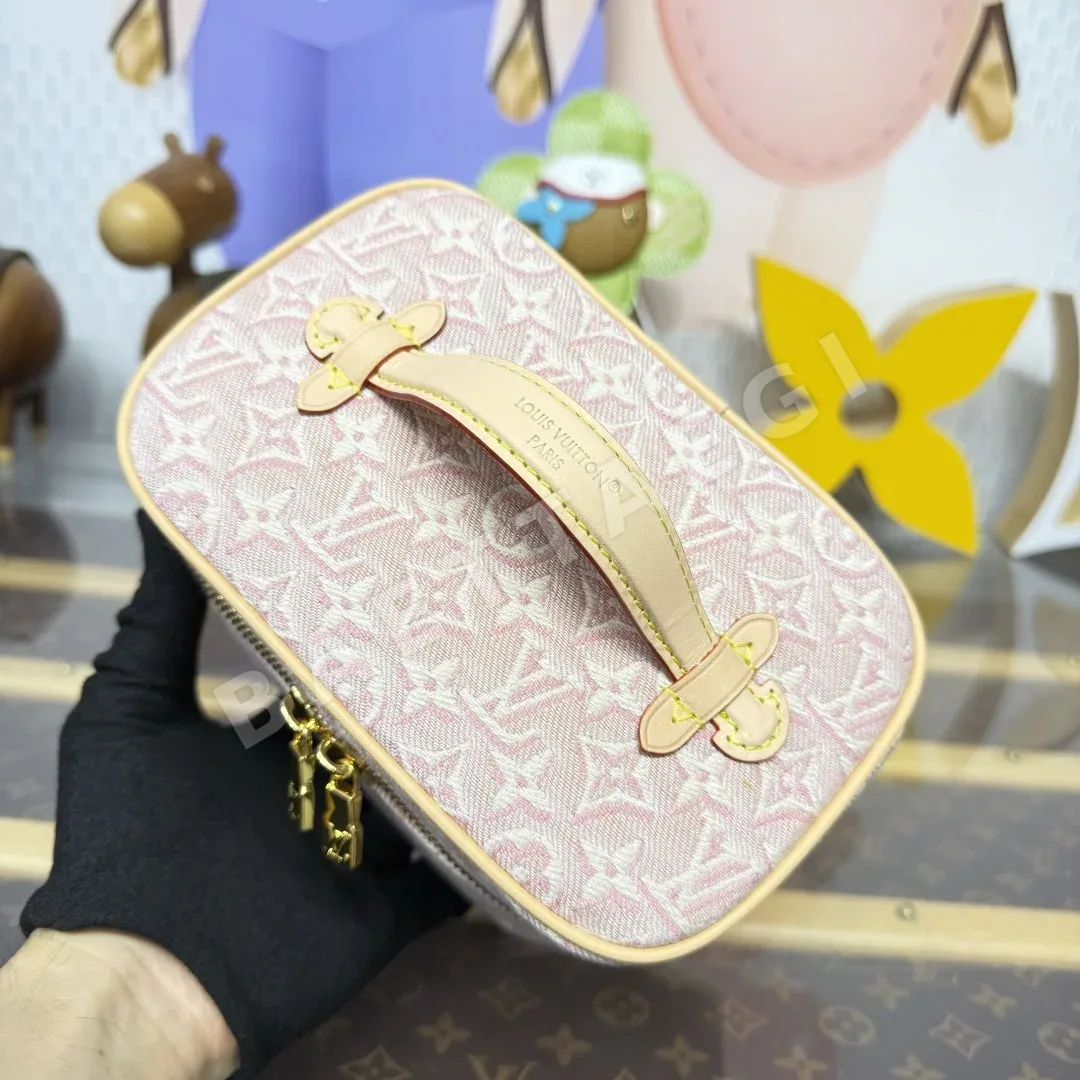 루이비통 모노그램 엠블럼 캔버스 미니 코스메틱 가방 M29667 상세 이미지 5