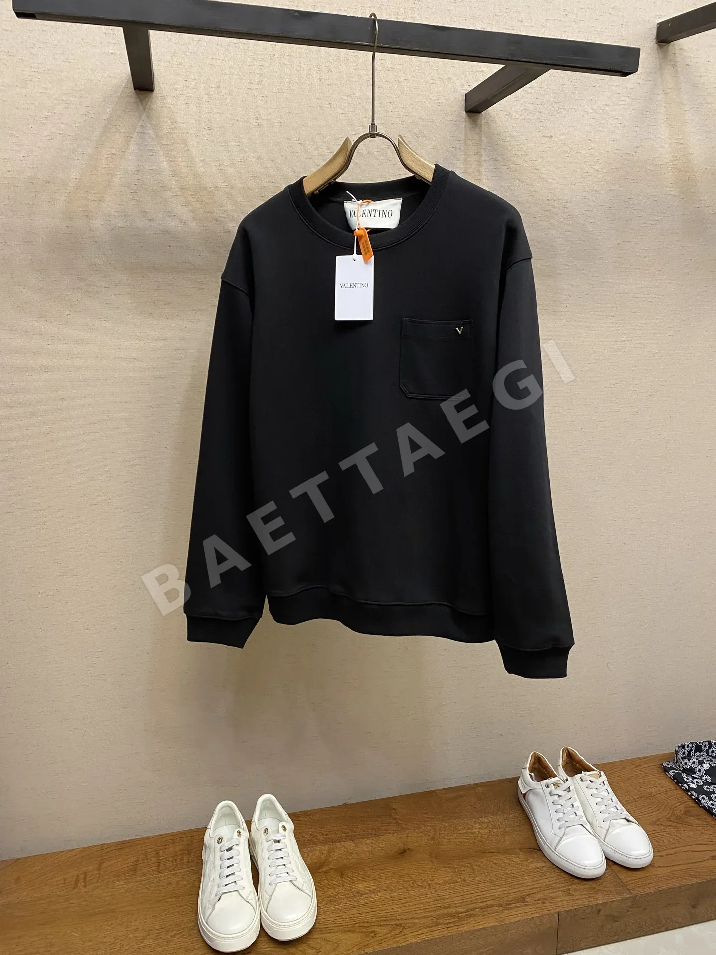 발렌티노 메탈릭 로고 코튼 긴팔 스웨트셔츠 153582