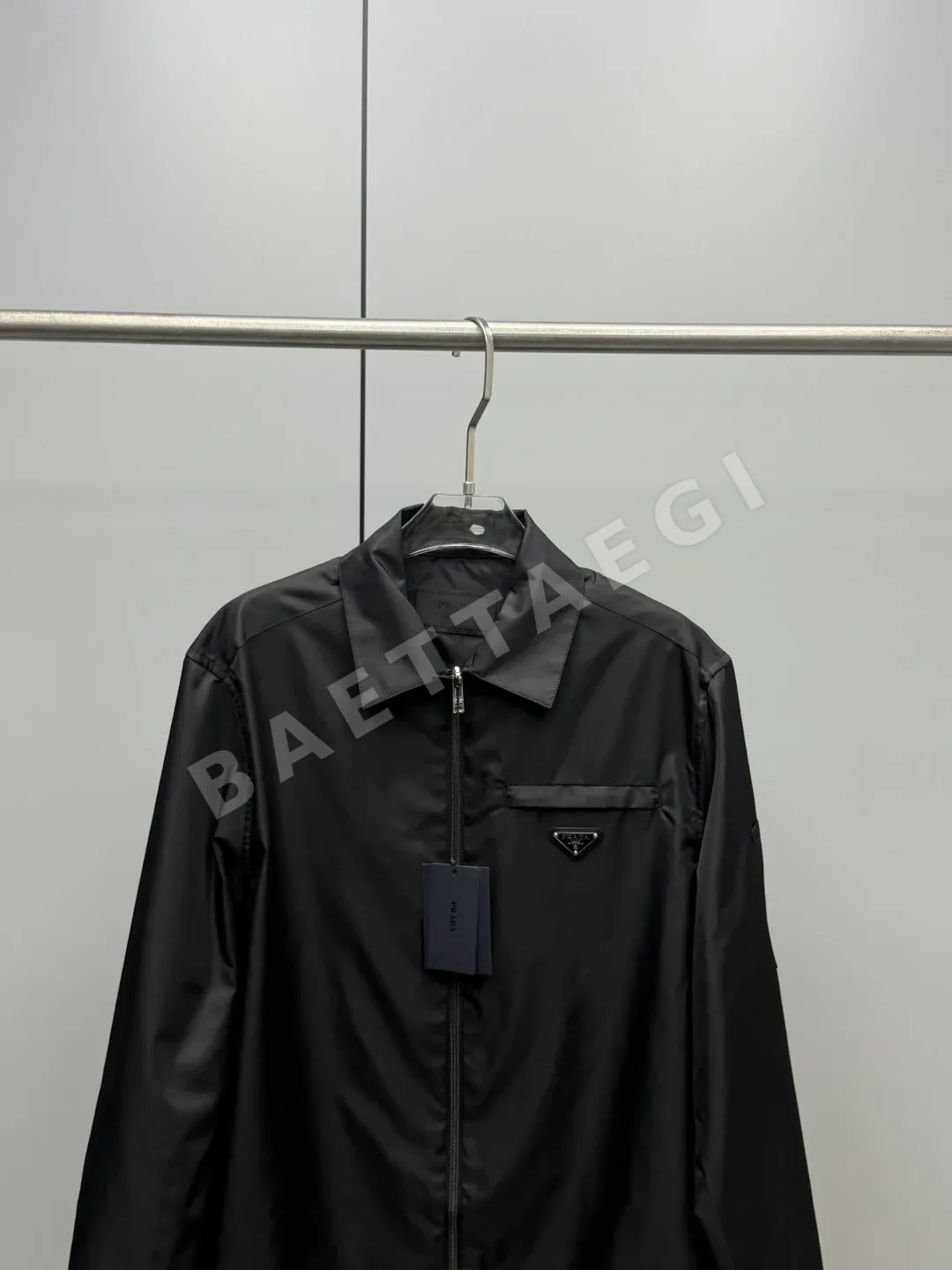 프라다 리사이클 나일론 여성 자켓 상세 이미지 2