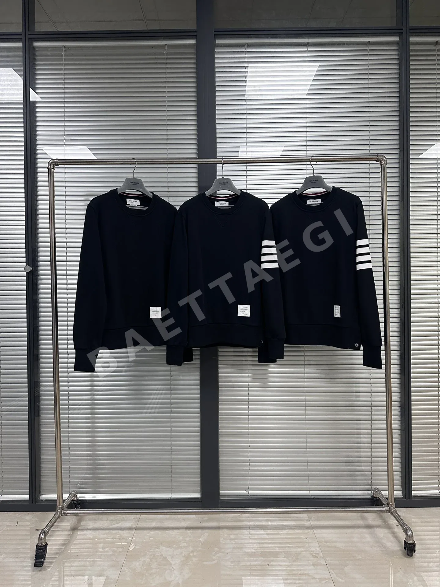 톰브라운 남성 리브 편직 크루넥 긴팔 니트 126371