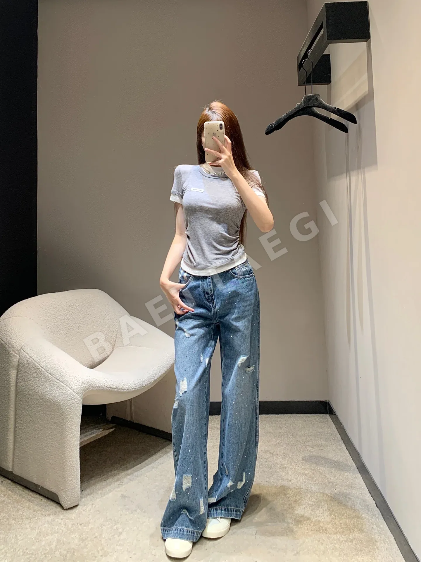 미우미우 라인스톤 장식 슬림핏 반팔 티셔츠 상세 이미지 4