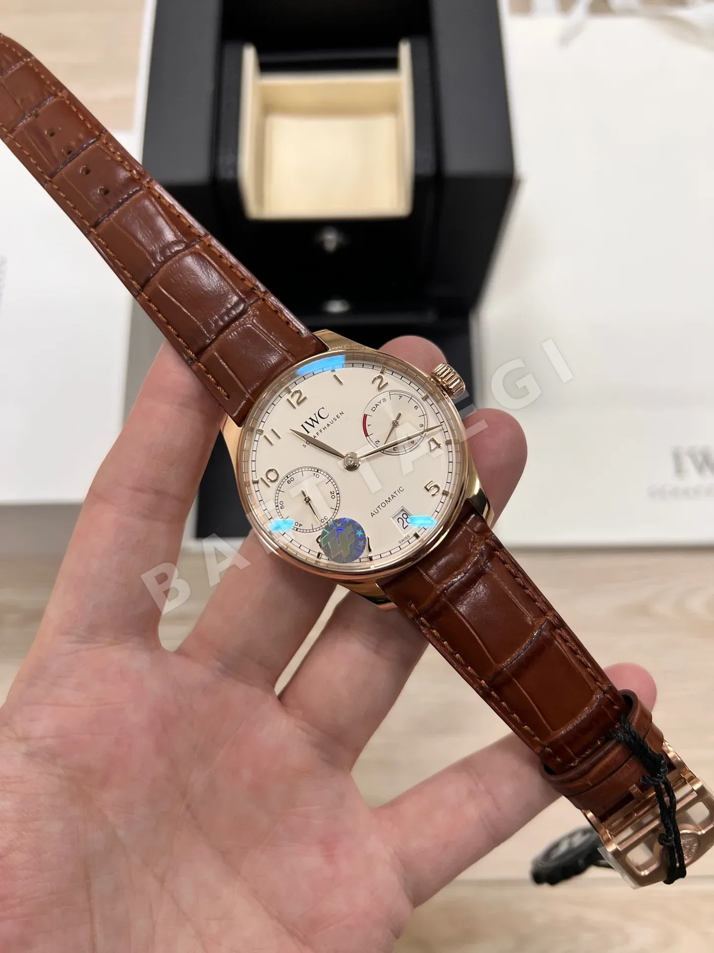 IWC 포르투기저 7 데이즈 로즈골드 남성 시계 상세 이미지 4