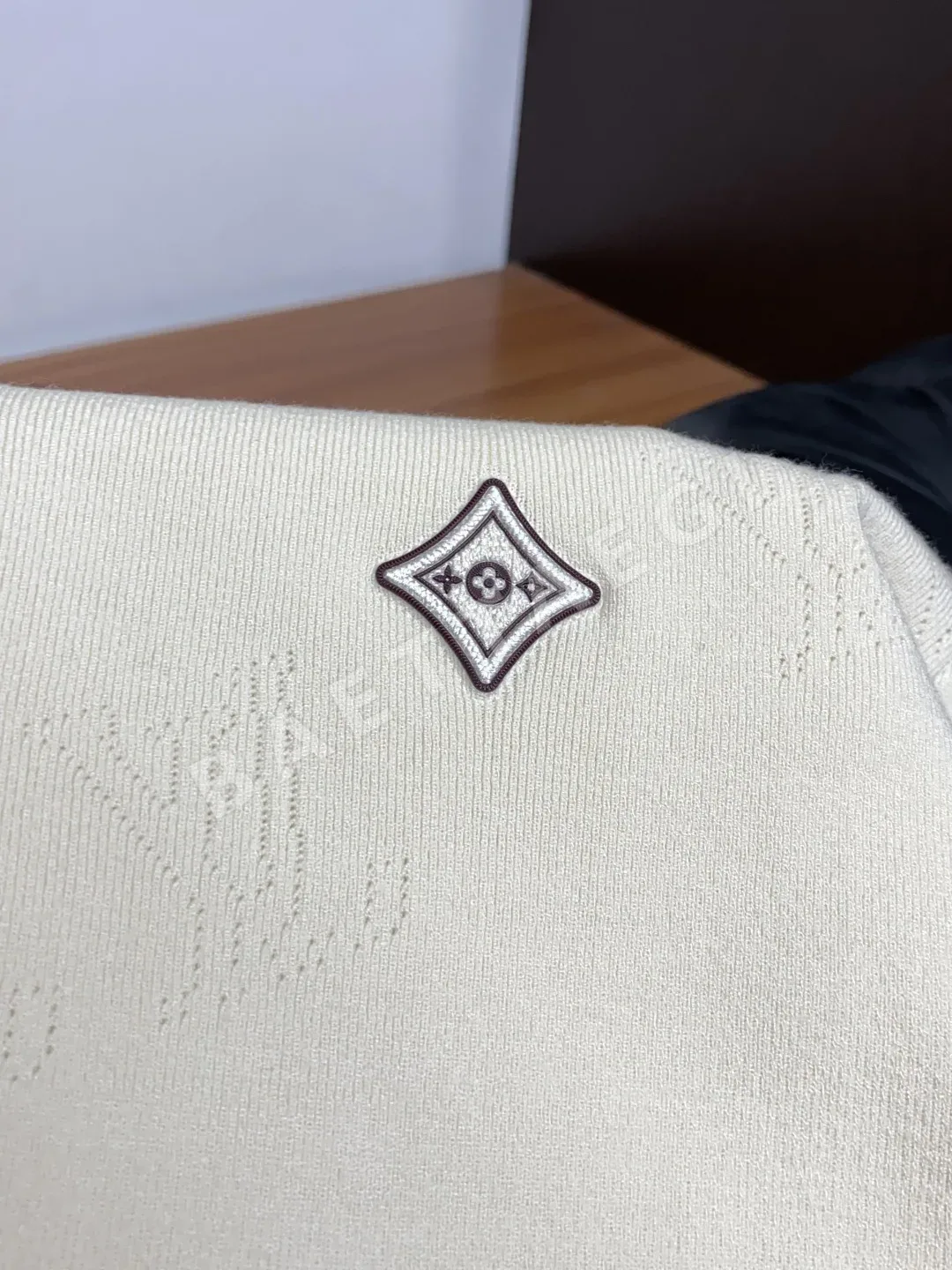 루이비통 울 자카드 반팔 스웨터 상세 이미지 8