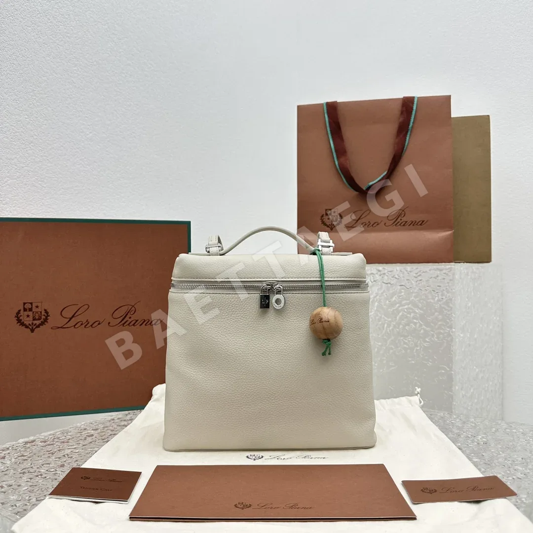 로로피아나 라이트스톤그레이 소가죽 백팩 128948