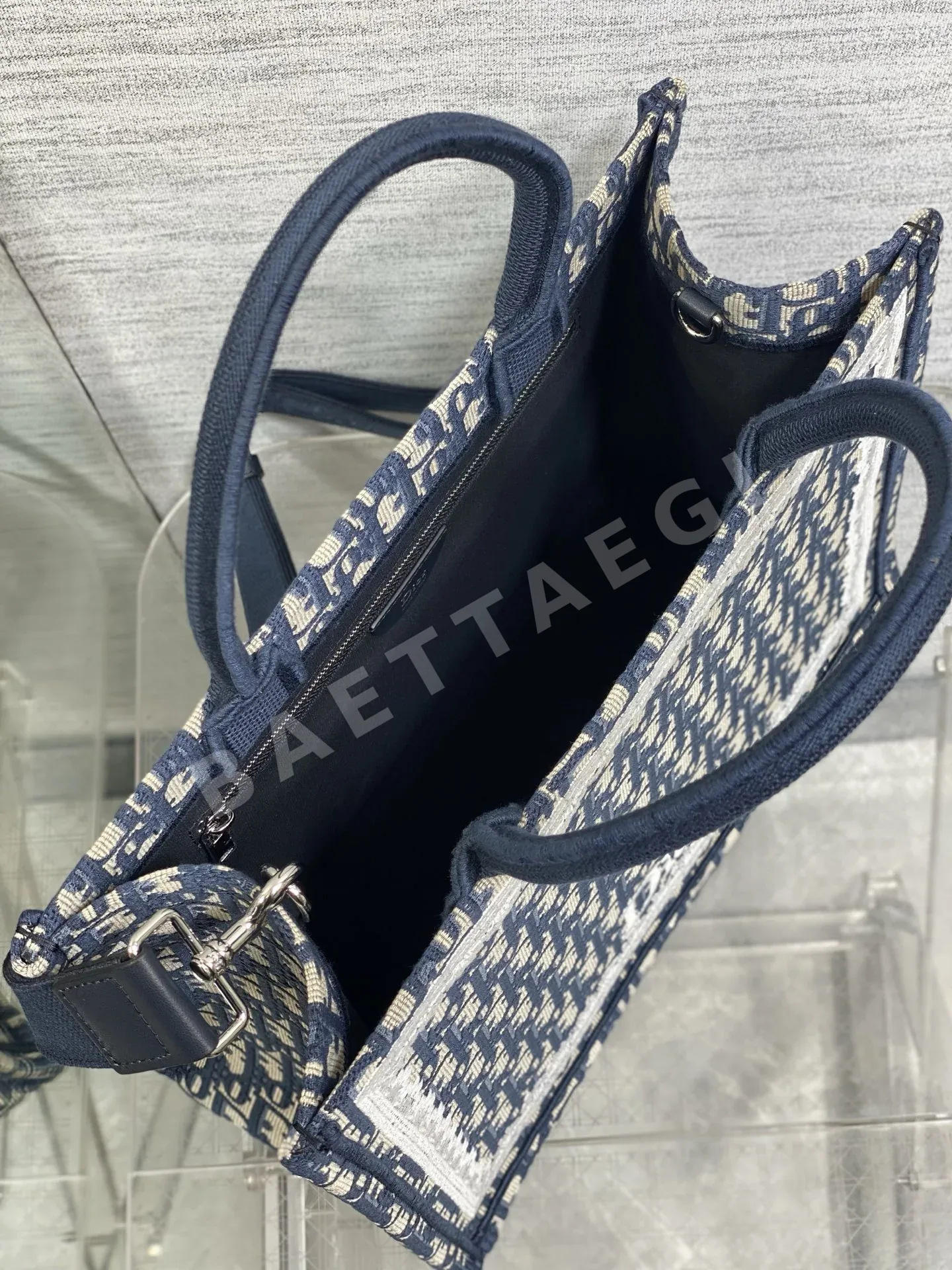 디올 오블리크 프린트 레이스 미디엄 북토트 가방 상세 이미지 7