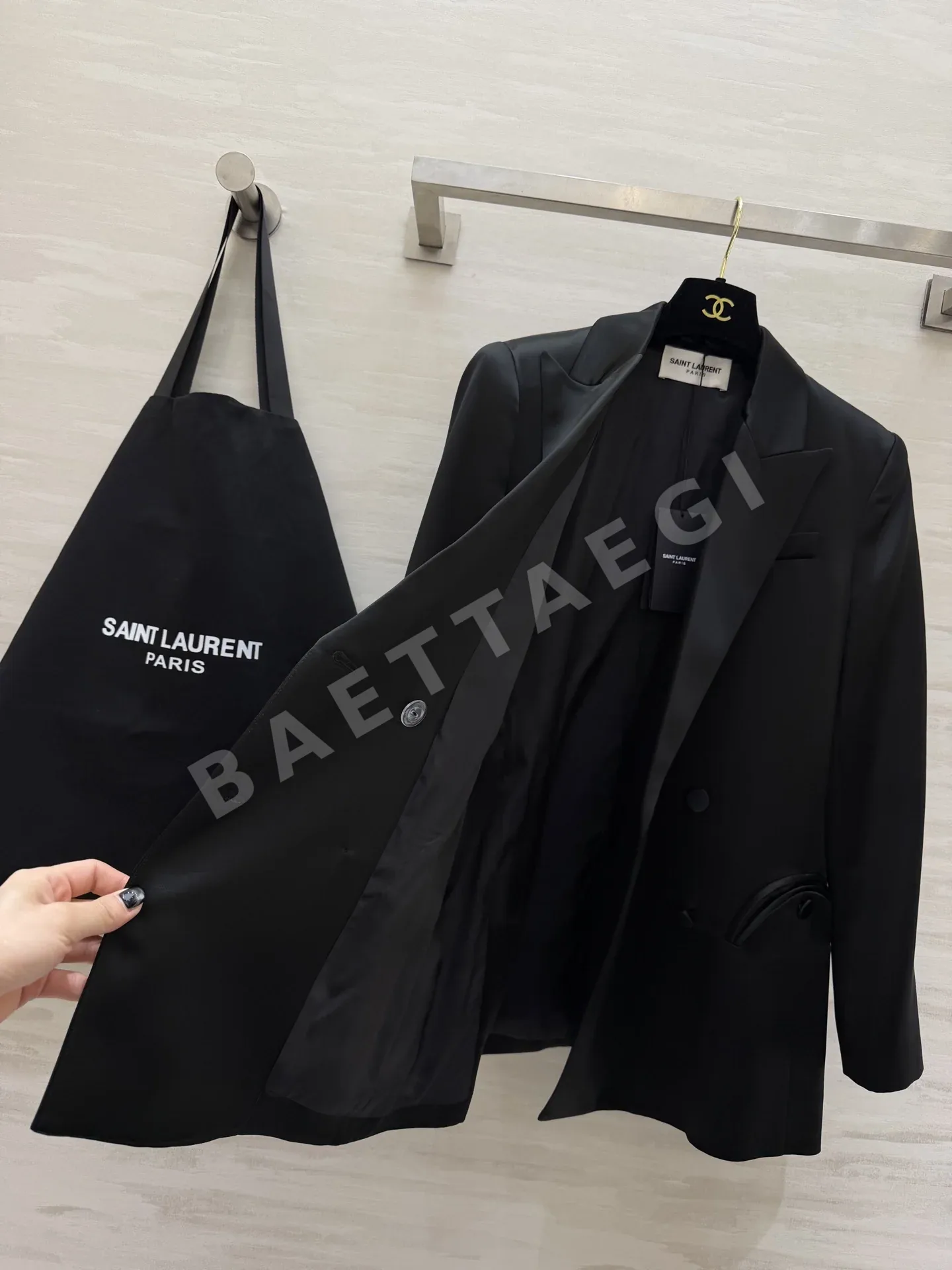 생로랑 아세테이트 새틴 더블 브레스티드 여성 자켓 상세 이미지 4