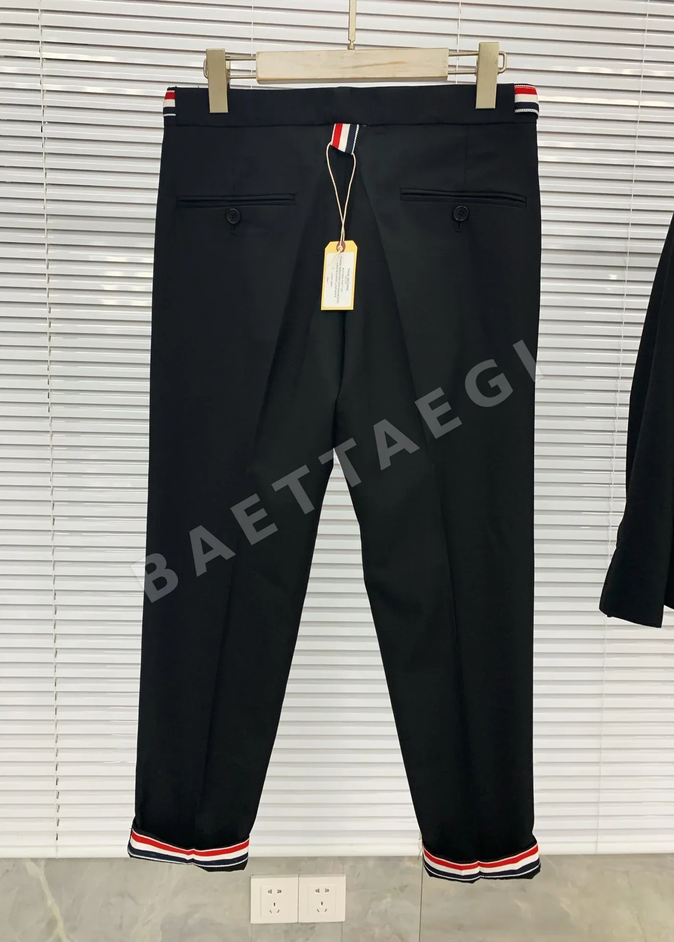 톰브라운 클래식 핏 드레스 팬츠 남성 바지 상세 이미지 6