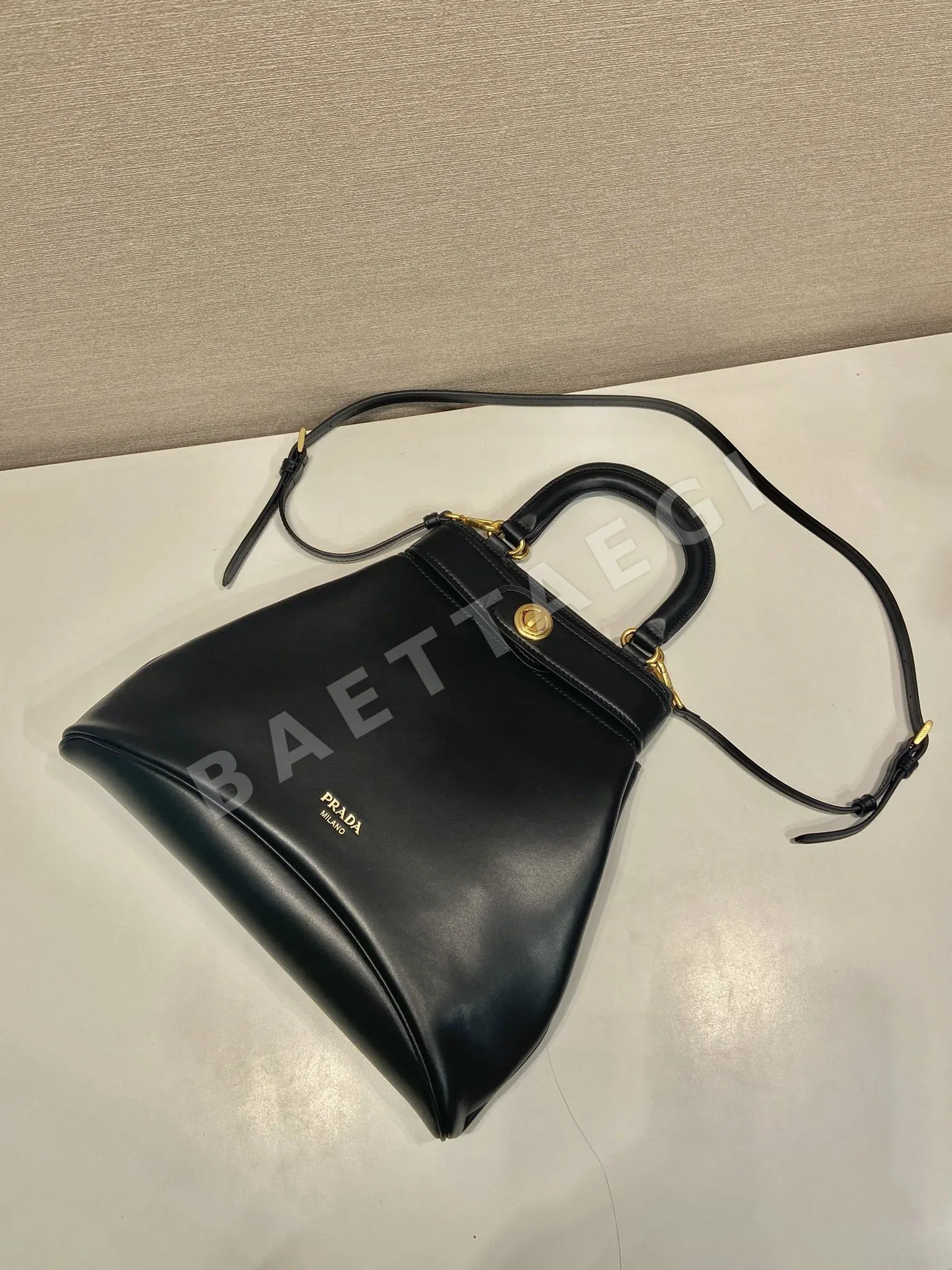 프라다 턴록 스트랩 카프스킨 핸드백 1BG567 상세 이미지 3