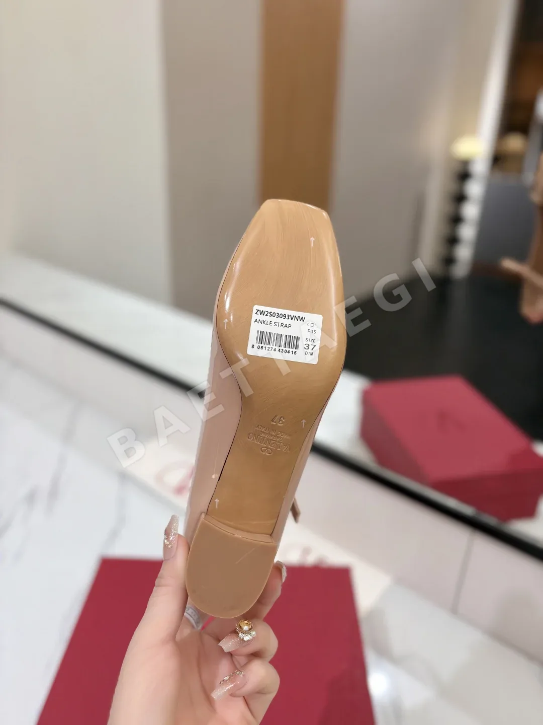 발렌티노 에나멜 가죽 레트로 메리제인 슈즈 상세 이미지 9